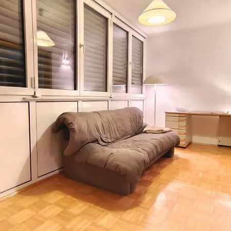 Uni - - 1a * كلاغنفورت