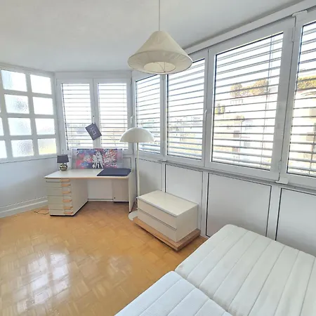 Uni - - 1a * كلاغنفورت