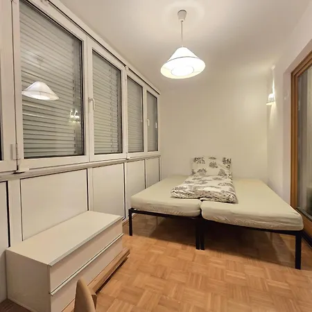 Uni - - 1a Klagenfurt am Woerthersee