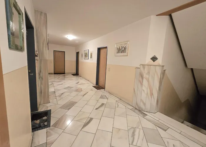 Uni - - 1a * Klagenfurt am Woerthersee