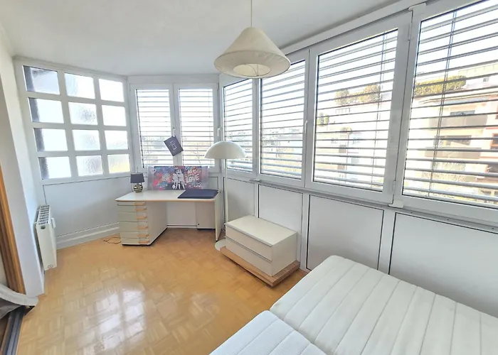 Uni - - 1a * Klagenfurt am Woerthersee