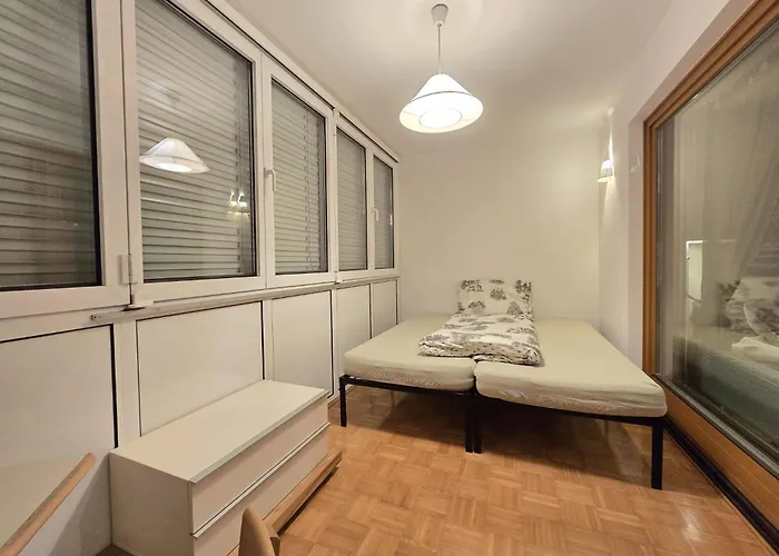 Uni - - 1a Klagenfurt am Woerthersee